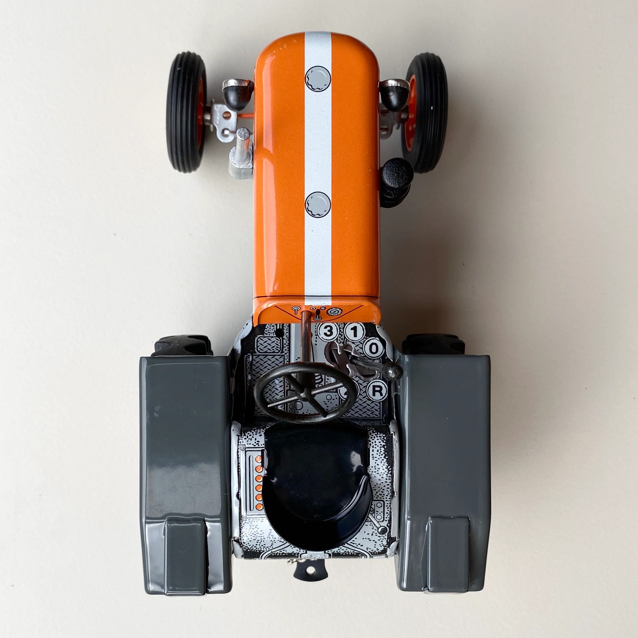 Kubota T 15 Wind-Up Tractor - Image 3