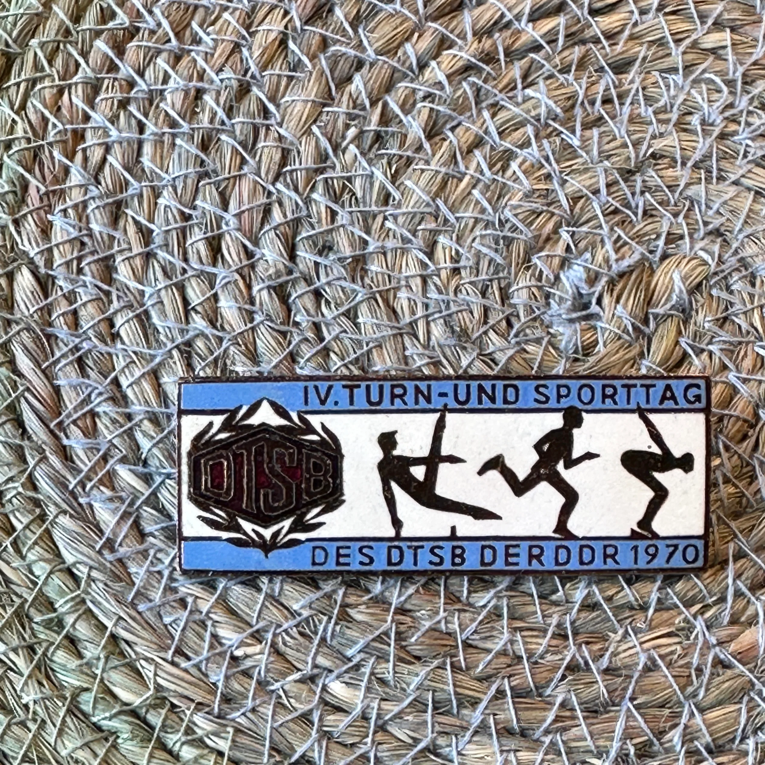 Vintage DDR Pin Badges: Sports - Image 3